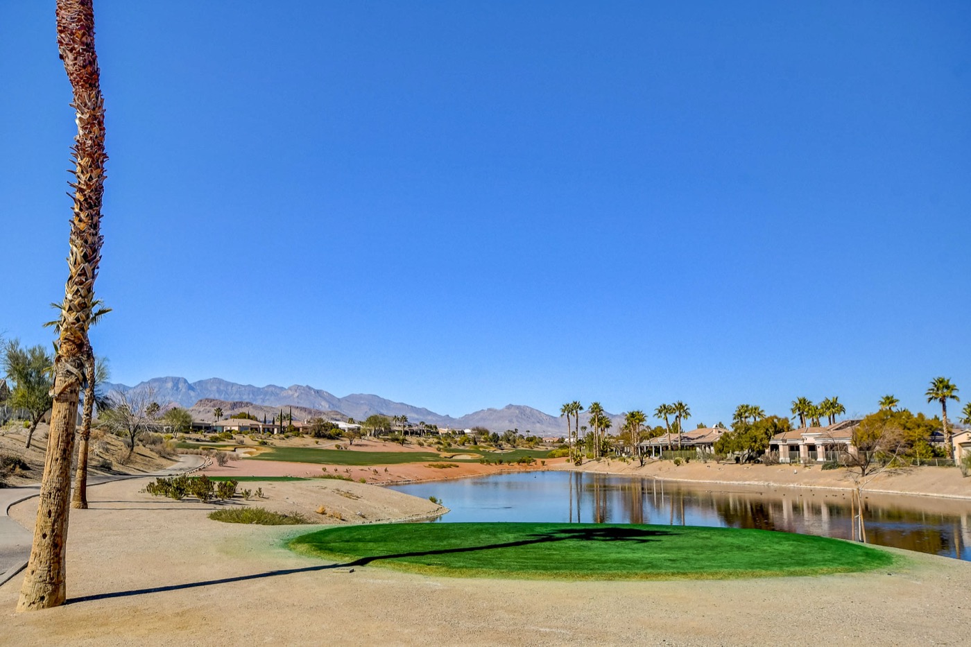 Golf course pond with mountain view at Siena Golf Club
